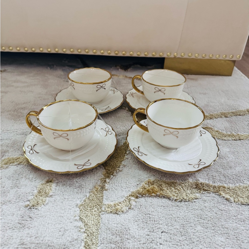 Elegant Gold-Trimmed Bow Tea Cup Set of 4 NWT